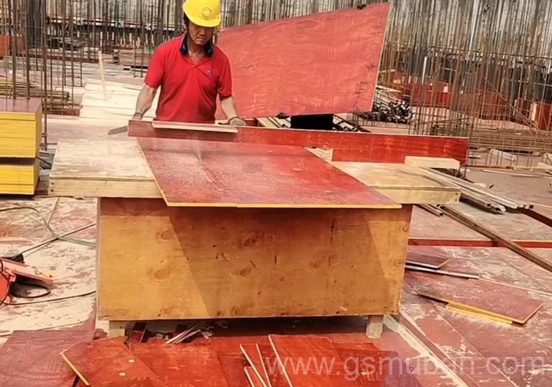 建筑覆膜板價(jià)格多少？不同厚度的覆膜板價(jià)格